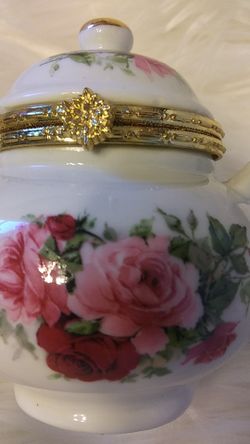 VINTAGE TEAPOT TRINKET BOX