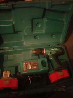 Makita drill x2 batteries + charger&hardcase