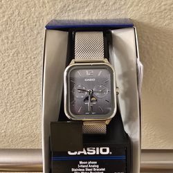 Like New) Casio Moon Phase Warch