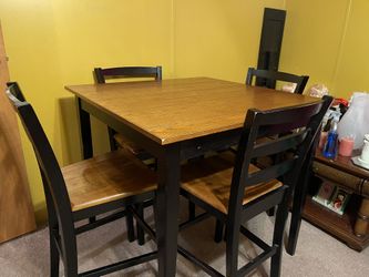 Table with 4 chairs