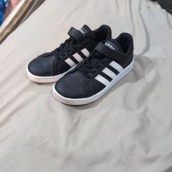 black adidas size 2