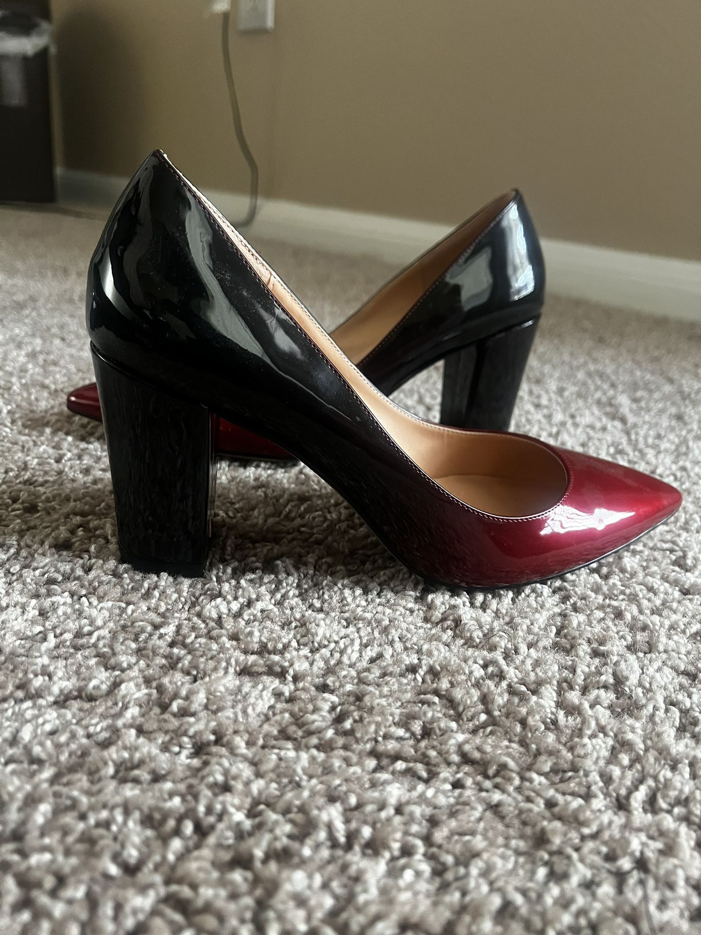 Size 8 Classy Red And Black Ombré Pumps - Like New