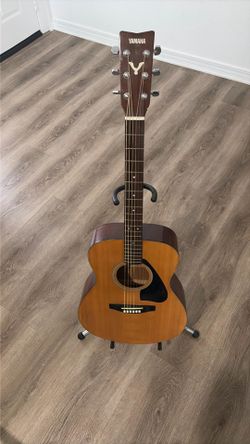 Classic Guitar - Yamaha with stand