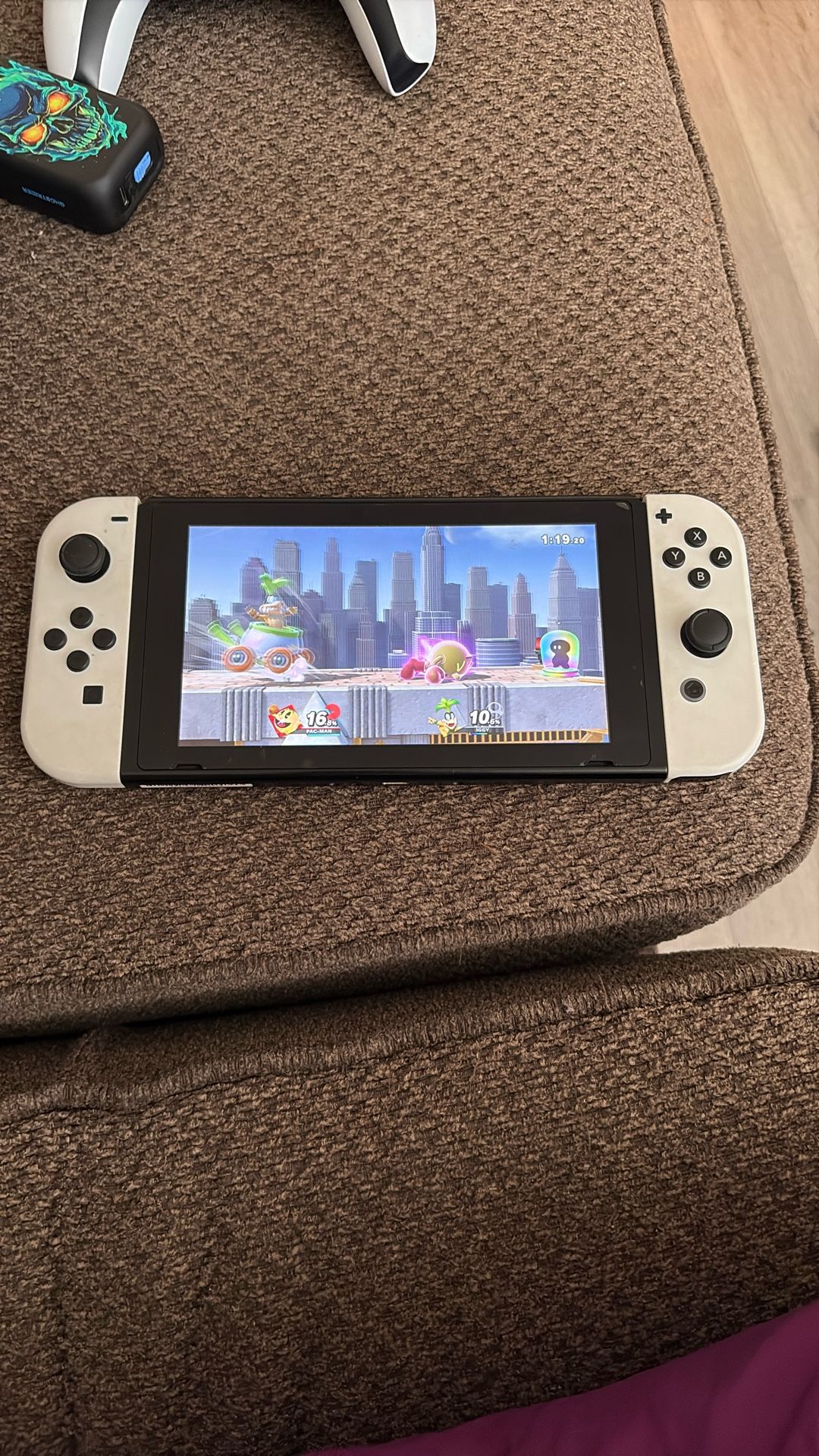 Nitendo Switch Comes With Charger And Dock