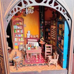 Mark Twain Library Book Nook | Wooden DIY Model | Assembled Display Piece | With Box, Tools & Instructions