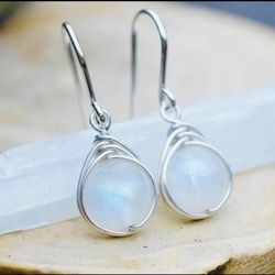 Brand New Gorgeous 925 Sterling Silver Brilliant Moonstone Dangling Earrings 