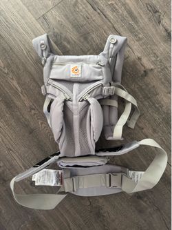 Ergobaby Omni Breeze Baby Carrier – New/Never Used – Pearl Grey