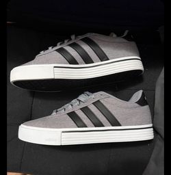 NEW MENS ADIDAS SIZE 9.5