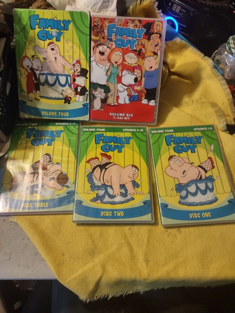 Family Guy Box Set Volume Four And Six Will Not Separate