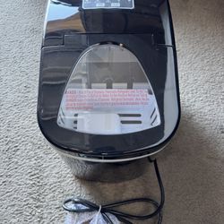 Frigidaire Countertop Portable, 26 lb per Day Bullet Ice Maker Machine (Black Stainless Steel