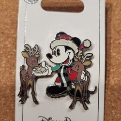 Disney Exclusive 2019 Christmas Holiday Mickey Feeding Reindeers Pin