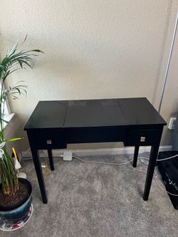 Make-up table