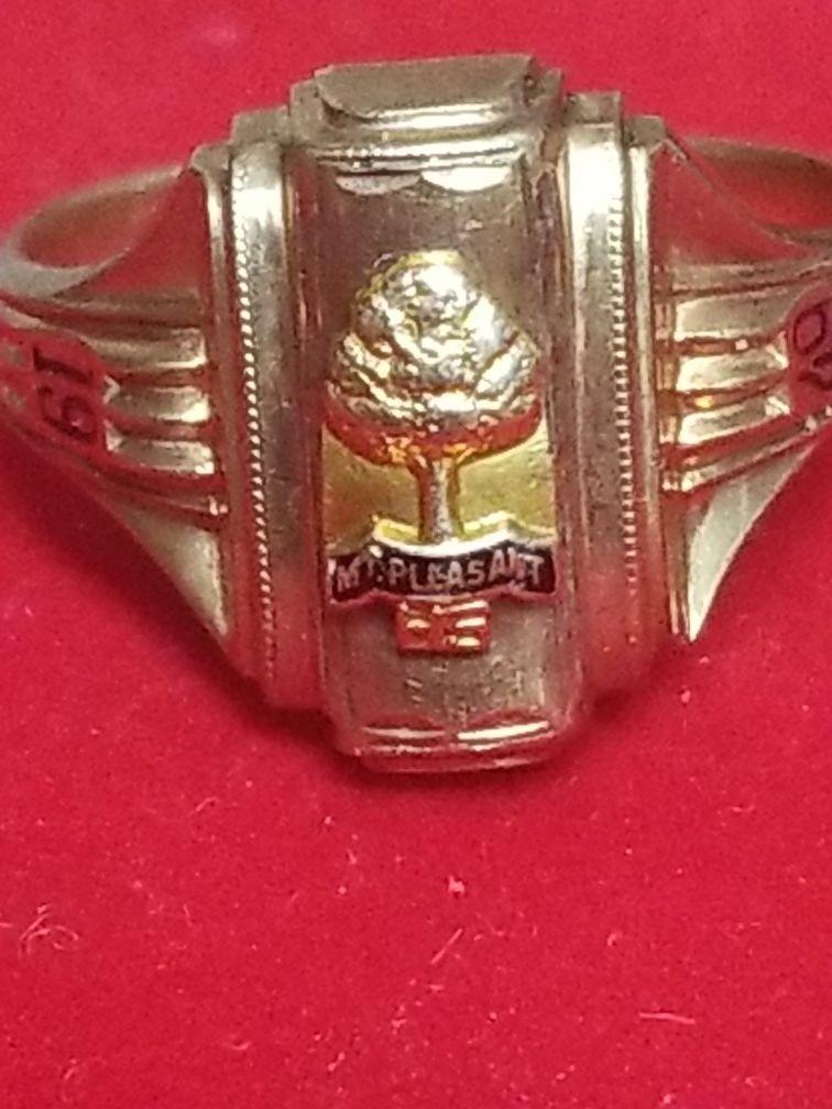 1949 GOLD MT PLEASANT GRADUATION RING