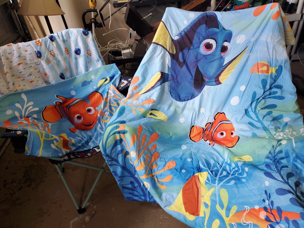Finding Nemo / Dory Toddler Bed Comforter Set