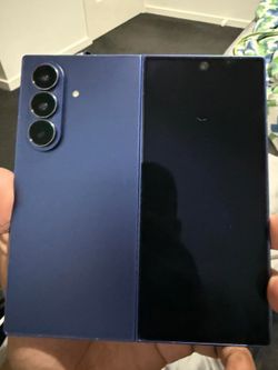 Z fold 7 512gb  phone is in 10 out of 10 condition,charger and case included will trade for an iPhone 17 pro max AT&T carrier or unlocked