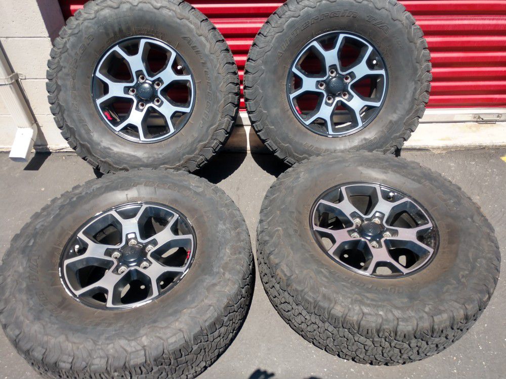 Jeep jl rubicon 17x7.5 wheels and 315/70/17 ko2s only 4 only 4