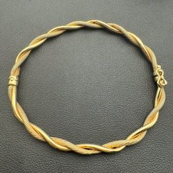 Italy Jewelry 14k solid Yellow Gold twisted shaped bangle 7.00” 5.70 grams 4.30mm