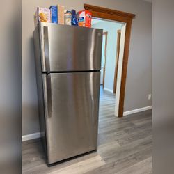 Refridgerator - Like New - Louisville, KY