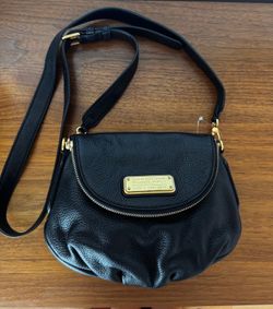 Marc by Marc Jacobs New Q Mini Natasha Black Leather Crossbody Gold