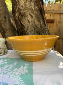 Beautiful mid century modern yellow ware mixing bowl