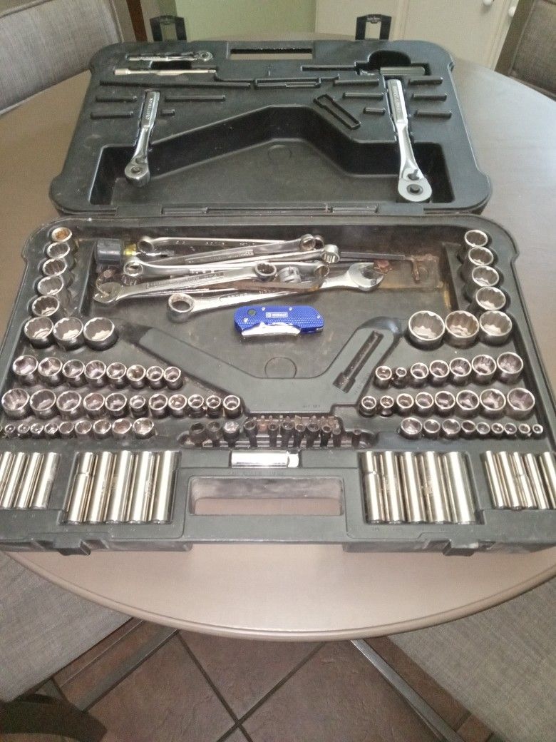Craftsman Mechanic Tool Set With Case