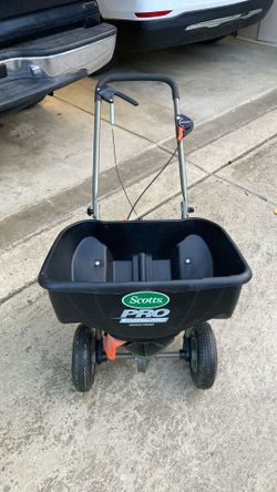Scott’s pro edge guard spreader 8 inch aired up tires like new Scott’s pro edge guard spreader 8 inch aired up tires like new