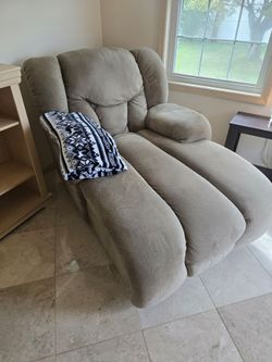 Over sized lounge chair