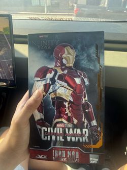 DLX Threezero Iron Man