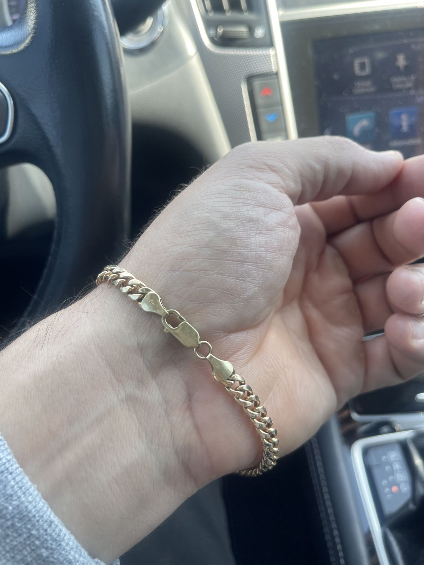 14k Gold EHC Stamped 8 Inch Bracelet Unisex