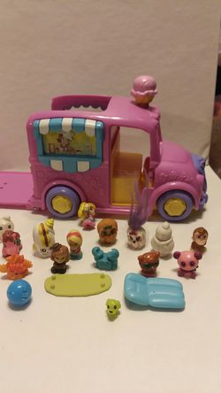 Was 15 little Shopkins characters and ice cream truck