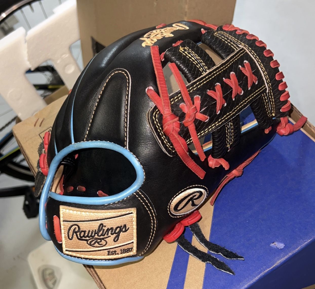 2022 Rawlings heart Of The Hide Custom PRO R204U Model