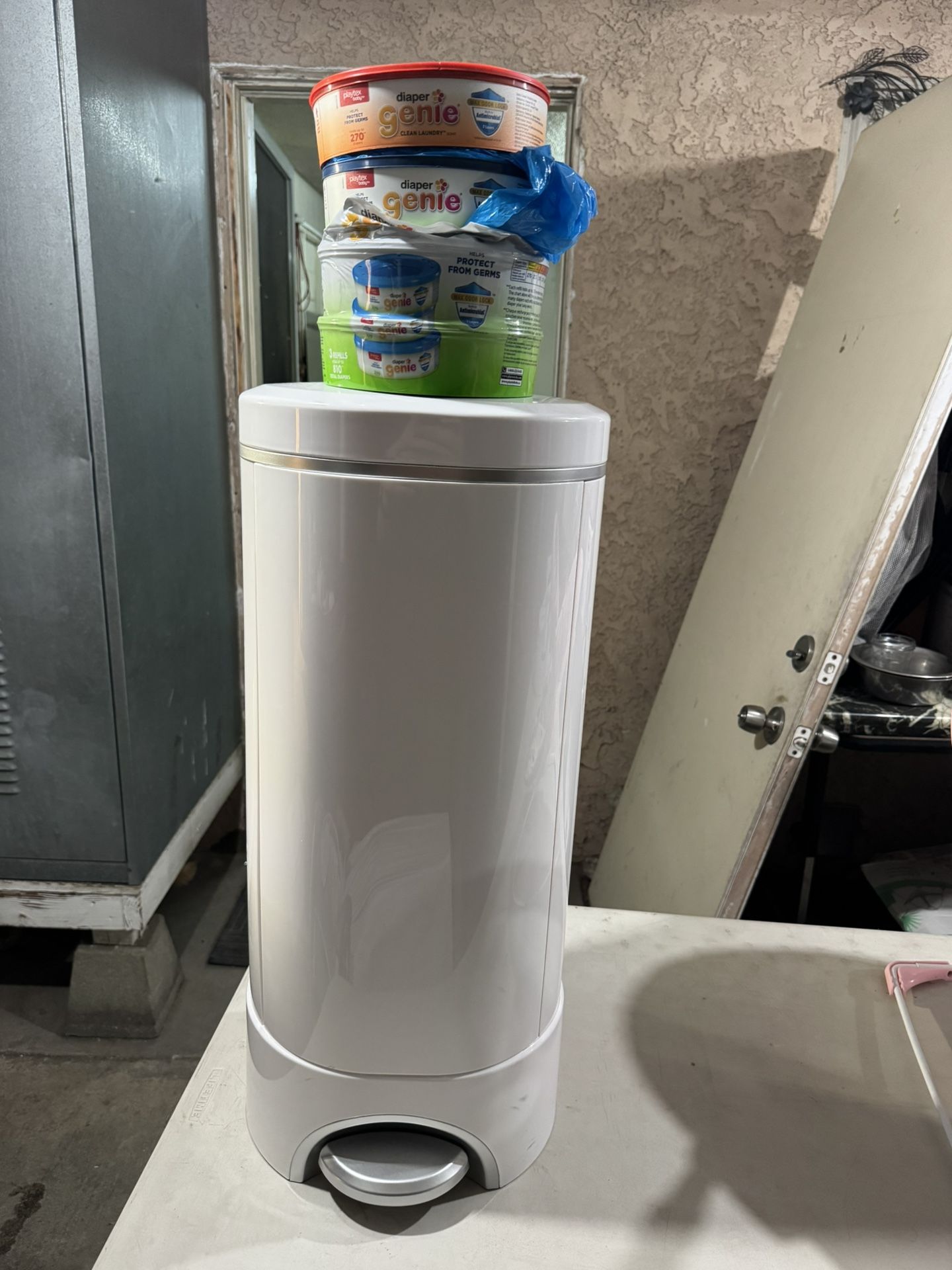 Arm and Hammer Diaper Pail