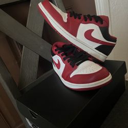Jordan 1 Low “Bulls”