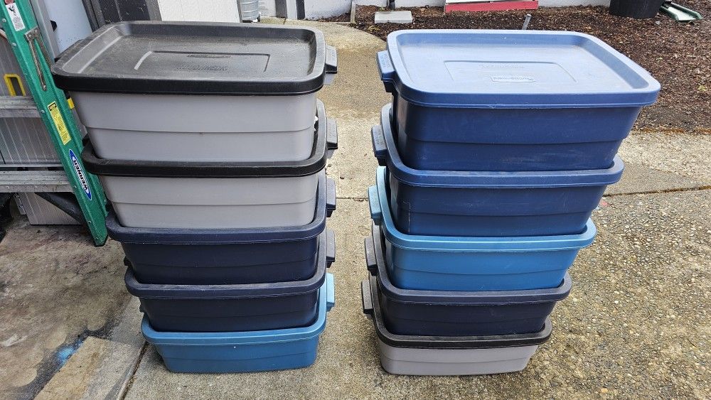 Rubbermaid Storage Containers 