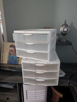 2 Storage drawers