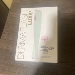 DERMA FLASH LUXE+ Sonic Dermaplaning +Peach Fuzz Removal