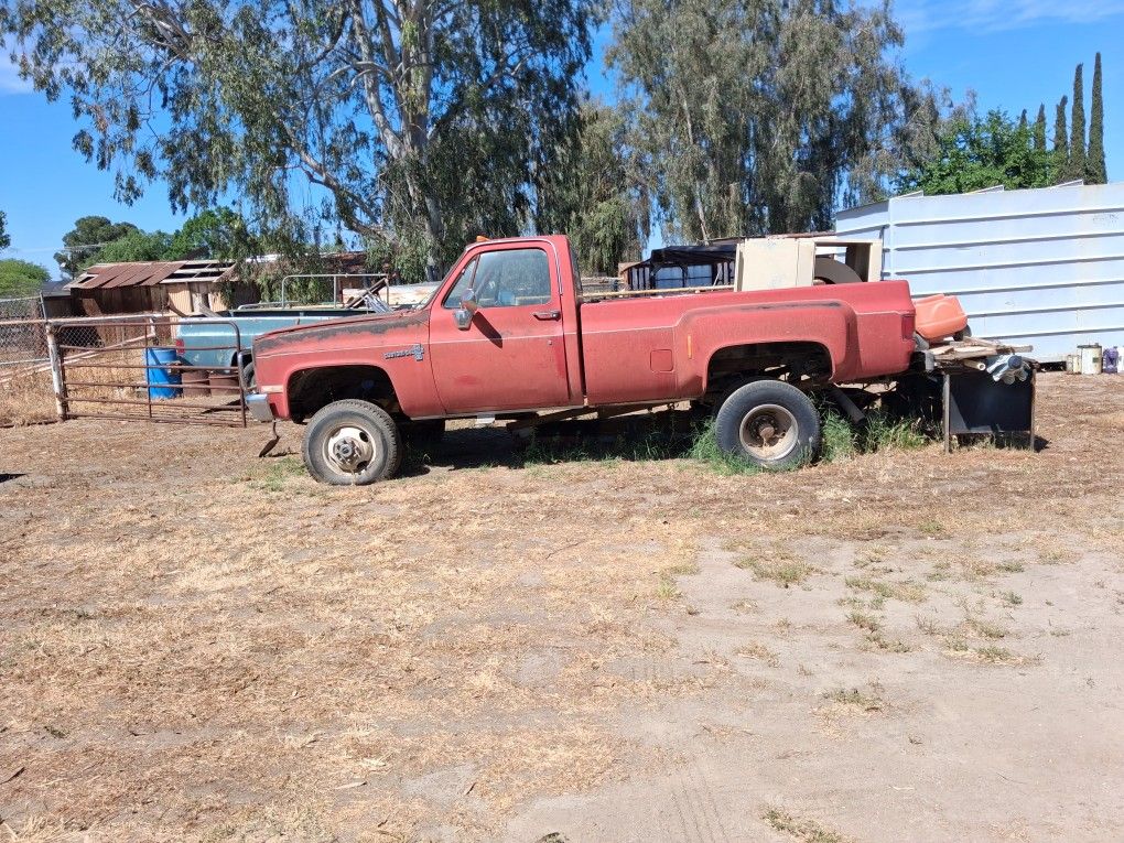 1987 Chevrolet 1 Ton Chassis-Cabs