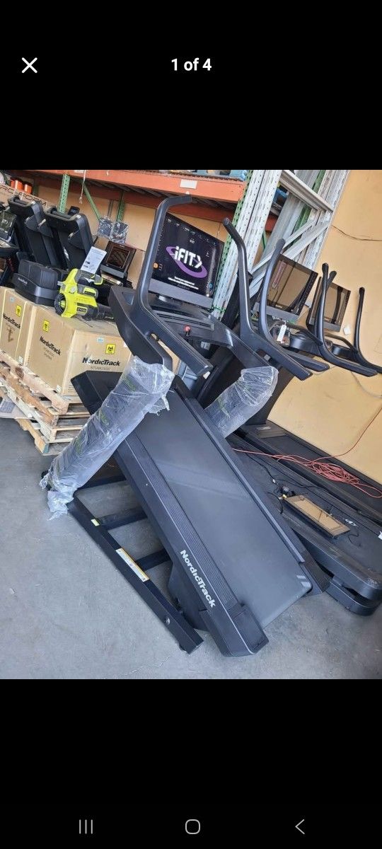Fullerton - 2025 Model Nordictrack X24 Treadmill - Incline Trainer 40%