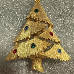 Christmas Tree Brooch VTG Pin Gold Toned Colored Rhinestones Possibly (JJ Jonette ?)