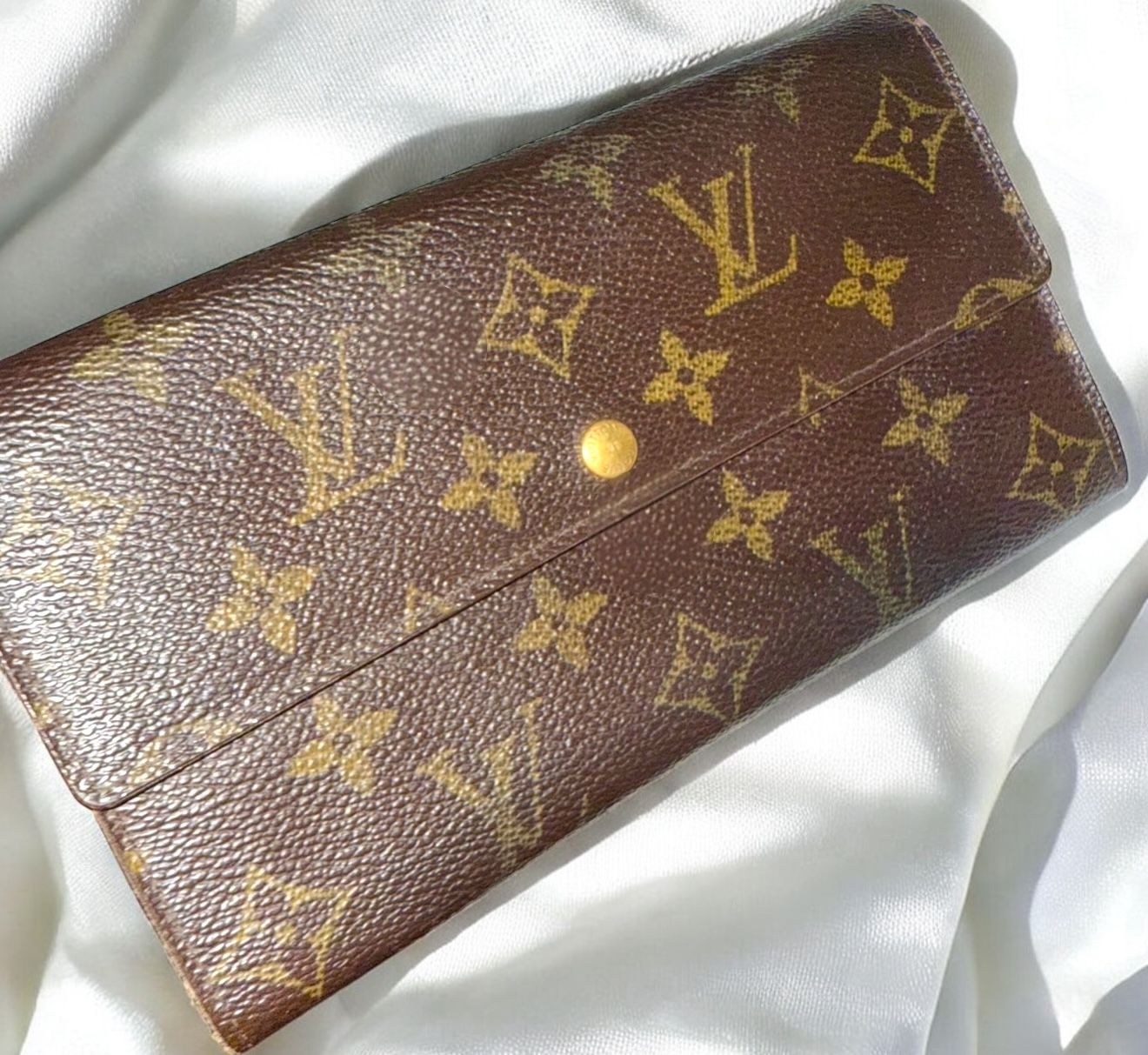 Authentic Louis Vuitton Monogram Sarah Wallet