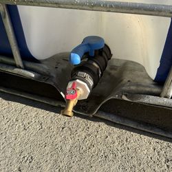 Bote de agua de 275 galones