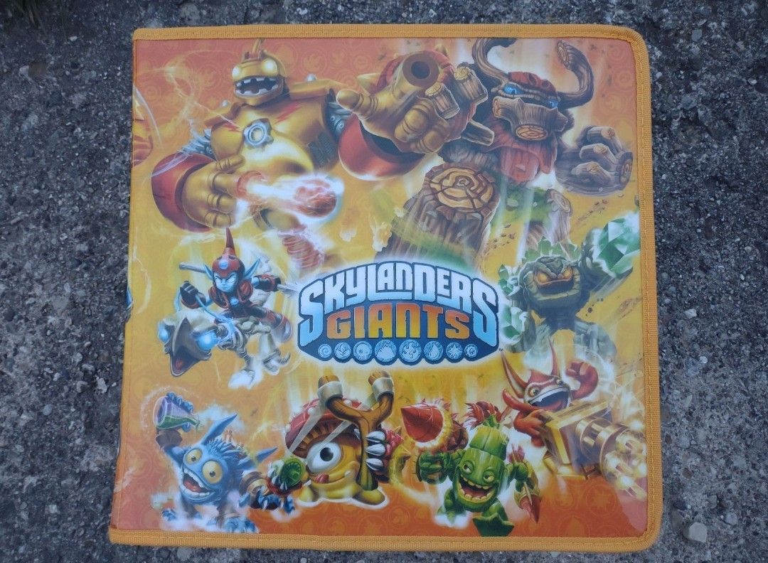 Skylanders Giants Carry & Display 32 Storage Case