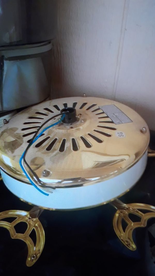 2 ceiling fans, door knobs, toilet napkins dispenser for Sale in El