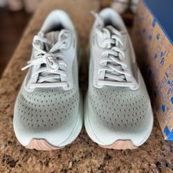 Brooks Adrenaline GTS 24 Size 10 Wmn
