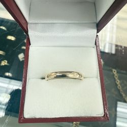 14kt Solid Gold Wedding Band Size 9