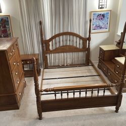Vintage Vaughan Of Virginia 4pc Queen Four Post  Bedroom set