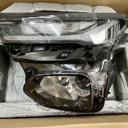 Chevy Trailblazer Headlight 