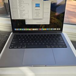 New 2023 MacBook Pro A2918 M3 14" Screen,8gb RAM, 1TB SSD for Purchase Today