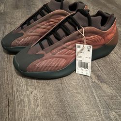 NEW YEEZY 700 V3 Size 11