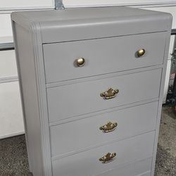 Dresser 